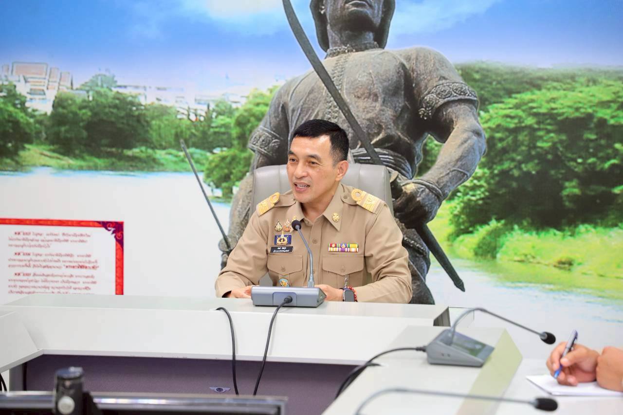ผู้ว่าฯ อุตรดิตถ์ เรียกประชุมด่วนถกสถานการณ์น้ำมัน หารือแนวทางบริหารจัดการ ตั้งกลุ่มเฉพาะกิจ"มอนิเตอร์-จัดการข้อมูลน้ำมัน" พร้อมแนะเกษตรกรตั้งรับ-ปรับลดใช้ปุ๋ยเคมี