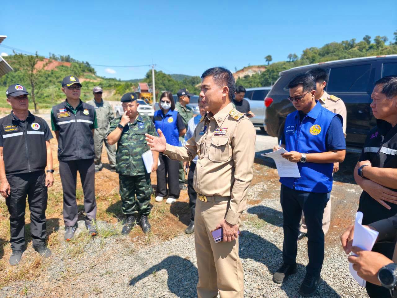 รองผู้ว่าฯ อุตรดิตถ์ นำคณะกรรมการตรวจสอบและกลั่นกรองคำขออนุญาตเกี่ยวกับวัตถุระเบิดของบริษัทเอกชน 